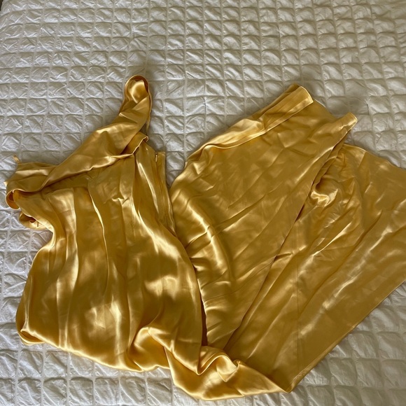 Reformation Ronda Silk maxi dress in Sunshine - Picture 5 of 12